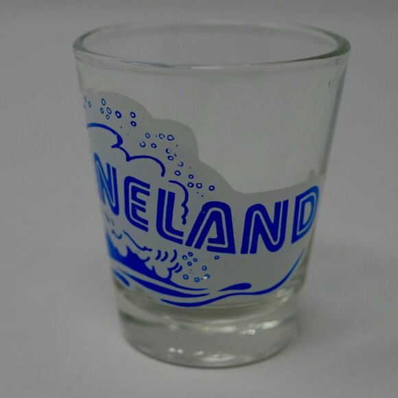 Vintage MARINELAND of Florida Waves Shot Glass Souvenir Made in Taiwan EUC - Picture 4 of 5